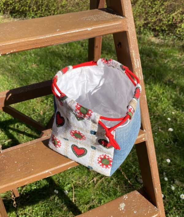Sonja-Tasche: Tracht-Jeans
